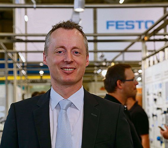 «Wir beschäftigen uns auch mit Themen, die noch nicht industriell nutzbar sind», Festo Verkaufsleiter Roger Rohrer. (Anne Richter, SMM)