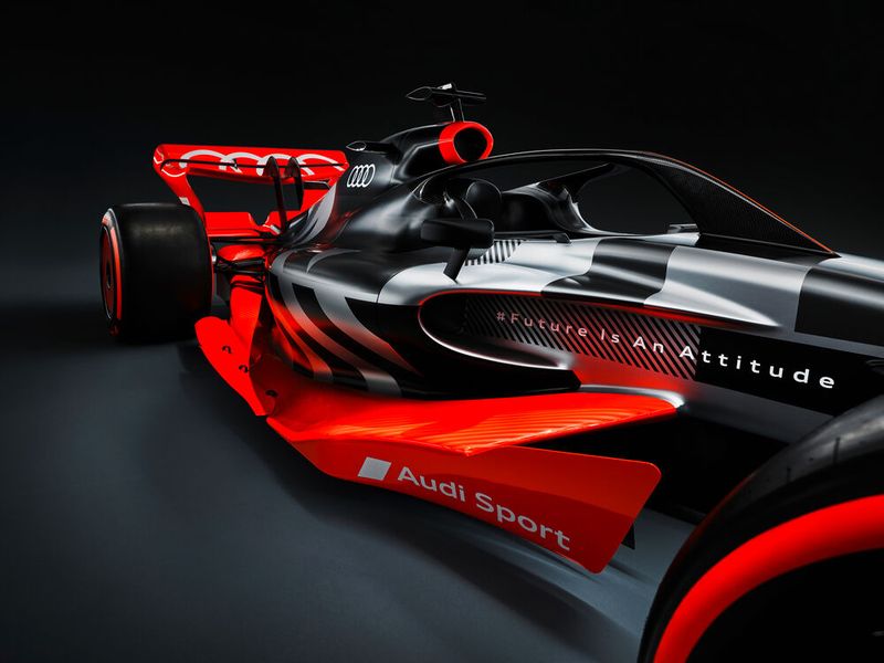 Ab dem Jahr 2026 soll der elektrische Anteil an der Antriebsleistung bis zu 50 Prozent betragen; zudem muss nachhaltiger Kraftstoff verwendet werden. (Bild: Audi)