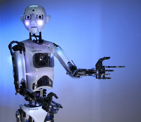 RoboThespian ist ein lebensgrosser, humanoider Roboter. (robotsontour.com)