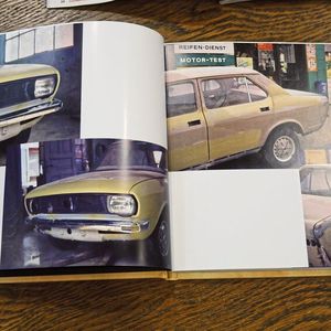 Ein Bilderbuch zeigt die Entstehung des Amalfi. Ein Werkstattbesitzer aus der Nähe von Hamburg baute das Fahrzeug 1974 für den NDR, der die Serie damals für die ARD produzierte. Der Amalfi enstand aus einem Fiat 132, kombiniert mit der Frontmaske und dem Kühlergrill eines VW Passat B1. Die verchromten, V-förmig angeordneten Zierstäbe auf dem Kühlergitter stammten, umgekehrt angebracht, von einem Fiat Neckar 850 Adria. Die seitlichen Lüftungsgitter, die an beiden Seiten der C-Säule montiert waren und die Originalteile des 132 an gleicher Stelle ersetzten, kamen vom Fiat 126. Die Rückspiegel wiederum steuerte ein VW K 70 bei, die vordere Stoßstange stammt ebenfalls vom VW Passat.(Bild:  Dominsky –  »kfz-betrieb«)