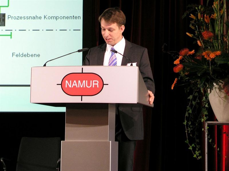 Die drei anschließenden Vorträge beleuchteten das Thema Kommunikation von den unterschiedlichsten Seiten, wie hier Felix Hanisch von Bayer Material Science oder... (Archiv: Vogel Business Media)