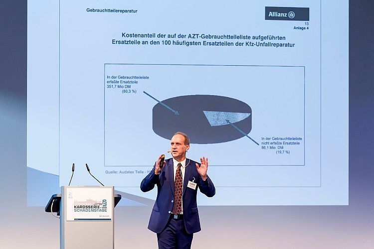 Jochen Pamer von Autorechtaktuell.de referierte in seinem Vortrag über die Reparatur mit Gebrauchtteilen. (Stefan Bausewein)