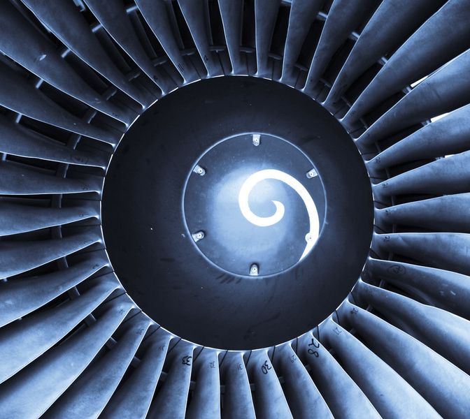 Abb. 1: Hochleistungsmaterialien mit speziellen Eigenschaften sind in vielen Industriebereichen (wie z.B. im Turbinenbau) essenziell. (Bild: © SNEHIT - Fotolia.com)