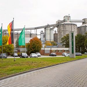 Bereits seit 1909 wird am Standort von Heidelberg Cement in Ennigerloh Zement produziert.(Bild:  Jungmann Systemtechnik)