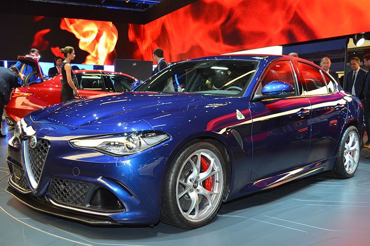 Die Giulia von Alfa ist ein extrem wichtiges Auto für das Fabrikat – nach langer Produktdurststrecke muss die heckgetriebene Sportlimousine die Kunden in die Schauräume zurückholen, vor allem aber die Händler davon überzeugen, dass Alfa Romeo eine gute Perspektive hat. (Foto: Rehberg)
