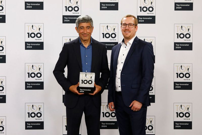 Die Hirschmann Automation and Control GmbH bietet Automatisierungs- und Netzwerktechnik an. Schon 2020 hat die Unternehmensführung die digitale Transformation sowie die Entwicklung hin zum Lösungsanbieter als Hauptziel initiiert und Innovation in diesem Bereich im Unternehmen massiv gefördert. Eine externe Beratungsfirma begleitet das aktuelle Transformationsprojekt. Ein Transformation-Office steuert und begleitet die digitale Transformation. Im Bild: René Hummen (Director Technology and Strategy). (Bild: KD Busch/compamedia)