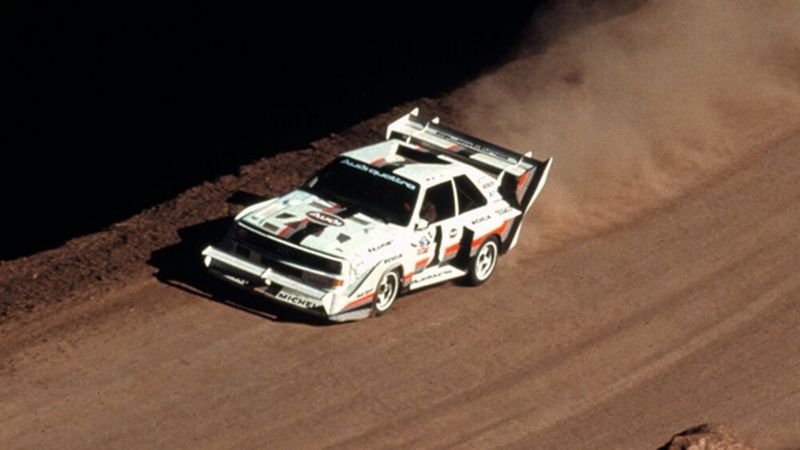 Röhrl trieb den 440 kW/598 PS starken Boliden 1987 auch als erster Fahrer in 10:47 Minuten auf den 4.301 Meter hohen Pikes Peak. (Bild: Audi)