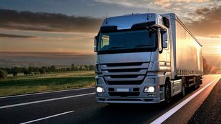 Wie dpa meldet, kommen die Experten von Euler Hermes zum Ergebnis, dass die deutsche Industrie um eine Logistik gemäß „just in time“ nicht herumkommen wird – trotz herrschender Lieferengpässe und Materialmangel. Hier mehr Details. (Bild: T. Treppert)