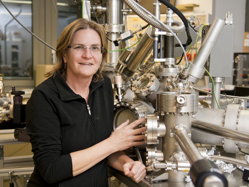 Prof. Ulrike Diebold im Labor (TU Wien)