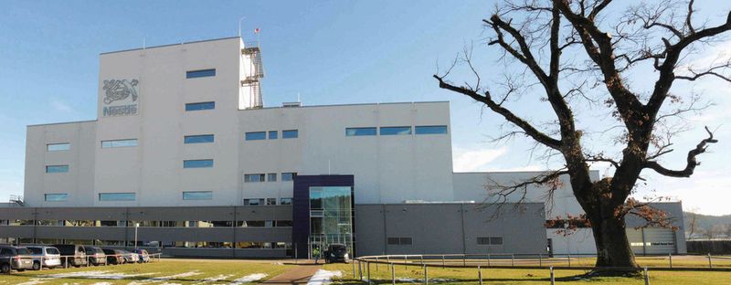 Auch dieser neueste Teil des Nestlé Werks in Biessenhofen produziert vollautomatisch. Versiondog garantiert den aktuellen Stand der gesamten Software. (Bild: Auvesy)