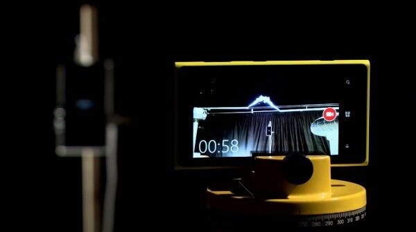 Blitzlader: Forscher der University of Southampton und Nokia haben einen Weg gefunden, den Akku eines Mobiltelefons mithilfe eines Blitzes zu laden (Bild: TDHVL)