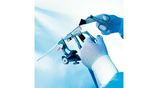 Ein modular aufgebautes Neuroendoskopie-System besteht zum Beispiel aus Trokaren, Endoskopen, verschiedenen Instrumenten sowie Halte- und Kamerasystem. Trokare sind Instrumente, mit deren Hilfe in der minimal-invasiven Chirurgie ein Zugang zu einer Körperhöhle wie Bauch oder Brustraum geschaffen wird. Bild: Aesculap (Archiv: Vogel Business Media)