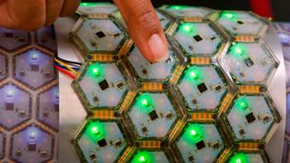 Künstliche Haut für Roboter. (Andreas Heddergott / TU München)