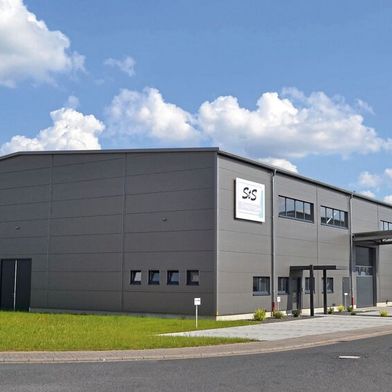 Ringspann wird am Standort Niedernberg ein umfassendes Modernisierungsvorhaben in Gang setzen und das neue Kompetenzzentrum Präzisionskupplungen der Gruppe aufbauen. Bis 2030 sind Investitionen von etwa 2,5 Millionen Euro geplant.  (Bild: Ringspann/StS)