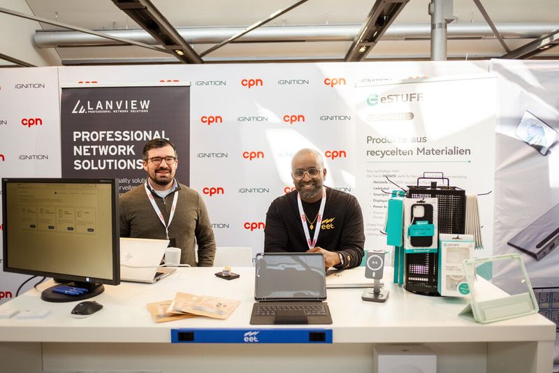 Florian Klingen (l., Sales Executive) und Paarthiban Sathianathan (Sales Manager) von EET (Bild: CPN / Niklas Christensen)