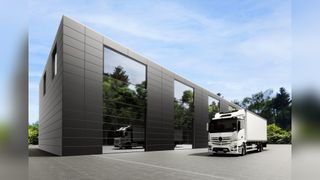 Hörmann Aluminium-Sektionaltor ALR F42 Vitraplan AT mit vorgesetzten Alu-cobond-Fassadenplatten, hier in der Ausführung naturAL Reflect 405. (Bild: Hörmann)