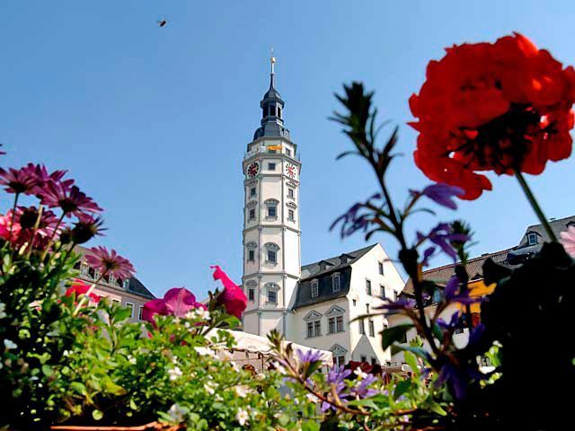 Die rote Laterne im Gesamt- und Städte-Ranking hält mit nur 33,1 von 100 möglichen Punkten Gera. Beim Bürgerservice liegt die thüringische Stadt aber im Mittelfeld und teilt sich Platz 56 mit Paderborn, Trier und Leverkusen. Die letzten drei Ränge beim Bürgerservice werden von Hanau, Salzgitter und Fürth belegt. (Archiv Vogel IT-Medien GmbH)