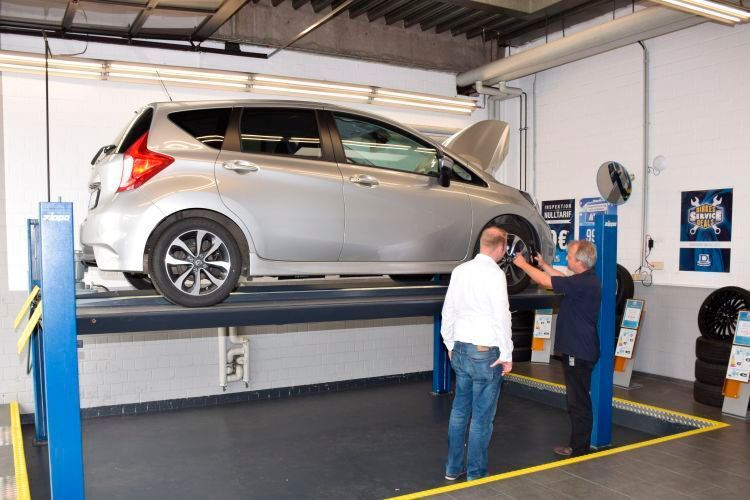 Mit allen ihren Kunden führen die Serviceberater eine Dialogannahme durch. (Rubbel)