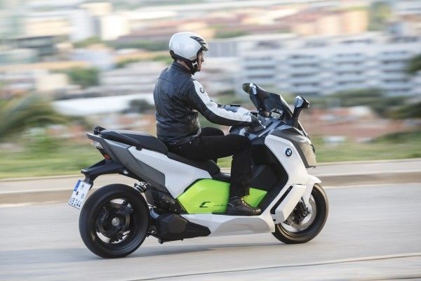 Beim C evolution hat sich BMW Motorrad für eine bei Einspurfahrzeugen bis heute einzigartige Form der Energie-Rückgewinnung entschieden:  (BMW)