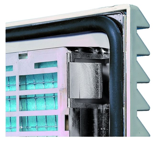 Bild 4: Erhöhte Schirmungsanforderungen bezüglich der elektromagnetischen Verträglichkeit werden über dafür konstruierte Dichtungsrahmen sichergestellt. (Archiv: Vogel Business Media)