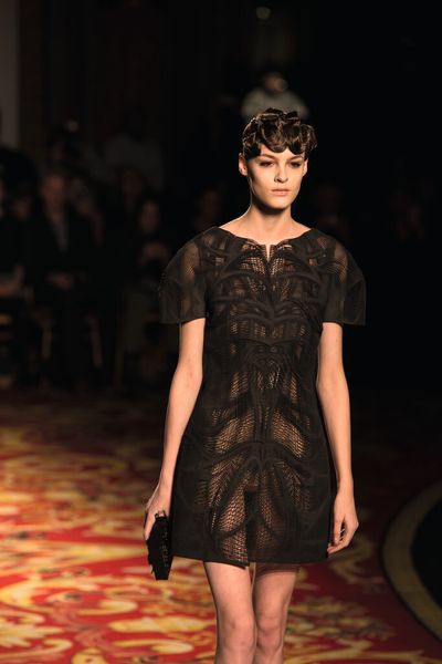 „Gedrucktes“ Kleid aus TPU Desmosint X92A-1 (Design: Iris van Herpen). (Bild: Michel Zoeter, Materialise)