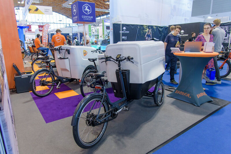 Lastenräder von Centaur Cargo sind für die schnelle, einfache und saubere Mobilität im Stadtverkehr designed. Das Containervolumen beträgt 300 bis 2000 l. (Messe Friedrichshafen)