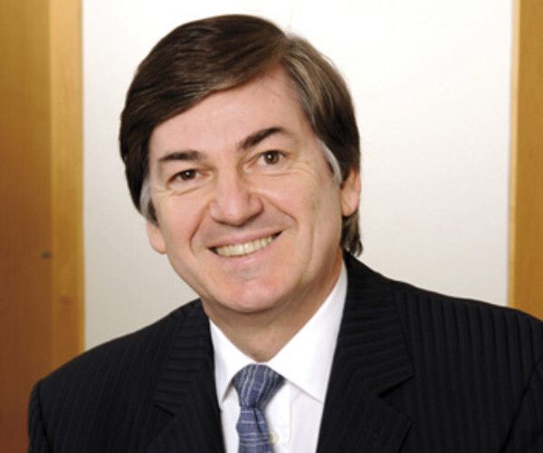 Michel Gardel, Toyota: „Toyota war in den letzten 20 Jahren in der Brennstoffzellentechnologie aktiv und wir arbeiten an der Kommerzialisierung unserer nächsten Generation von Brennstoffzellenfahrzeugen ab 2015. Für unser Unternehmen und unsere Partner ist die European Hydrogen Road Tour eine große Chance zu zeigen, dass die Technologie reif für den europäischen Markt ist.“ (Bild: Toyota)