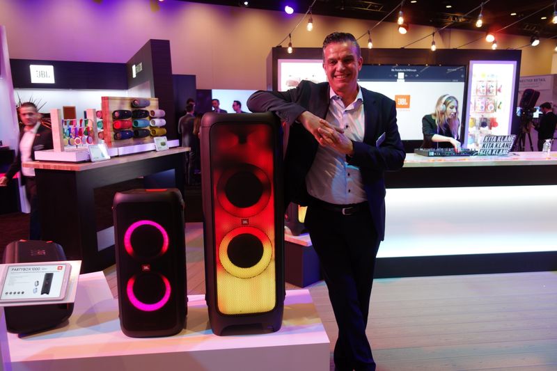 Skander Kafaar, Harman, hat sich für seine nächste Gartenparty diese Partybox 1000 bestellt. (IT-BUSINESS)