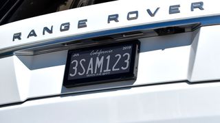 Der US-Bundesstaat Kalifornien testet die Einführung digitaler Nummernschilder, welche die monochrome Bildschirmtechnologie von E-Book-Readern nutzen. (Bild: RPlate)