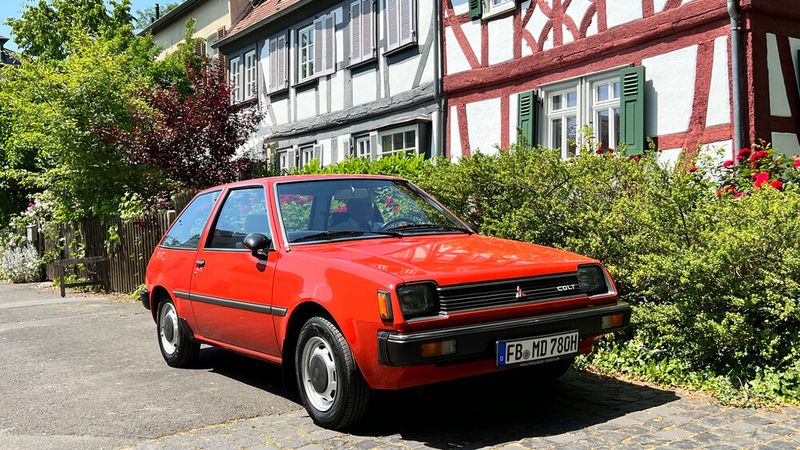 Der „Colt A150“ mit Heckklappe und Frontantrieb debütierte 1978 im VW Golf-Segment und wurde auch in Deutschland angeboten. (Bild: autodrom)