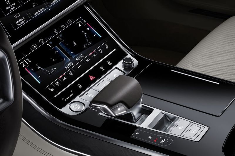 Im Cockpit dominieren Flachbildschirme und digitale Animationen. (Audi)
