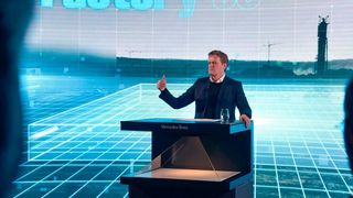 Markus Schäfer, Mitglied des Bereichsvorstands Mercedes-Benz Cars, Produktion und Supply Chain präsentierte das Konzept zur neuen „Factory 56“. (Daimler AG)