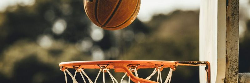 Verkaufen in der Rezession ist wie die Schlussphase eines knappen Basketballspiels: Statt spektakulärer Moves zählen hochprozentige Würfe aus strategischen Spielzügen.(Bild:  frei lizenziert / Unsplash)