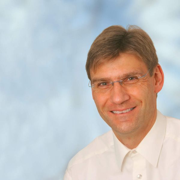 „Die energieeffiziente Antriebstechnik umfasst ein breites Spektrum an Produkten, Techniken und Lösungen, die, intelligent kombiniert, je nach Maschinentyp Einsparungen von mehr als 75% des Gesamtenergieverbrauchs ermöglichen“, konkretisiert Andreas Jenke, Leiter Branchenvertrieb Werkzeugmaschinen bei Bosch Rexroth, das Einsparpotenzial. Bild: Bosch Rexroth (Archiv: Vogel Business Media)