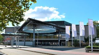 Drei Wochen läuft die Hauptverhandlung zur VW-Abgasaffäre in Braunschweig nun. Der Prozessmarathon findet in der Stadthalle statt. (Bild: Stadthalle Braunschweig Betriebsgesellschaft mbH)