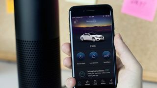 Bestimmte Funktionen im Auto können mit dem Sprachdienst Amazon Alexa über Mercedes me gesteuert werden: Nach dem Start in den USA im Frühjahr ist dieser neue Mercedes me connect Dienst jetzt auch für Deutschland und Großbritannien verfügbar. (Daimler)