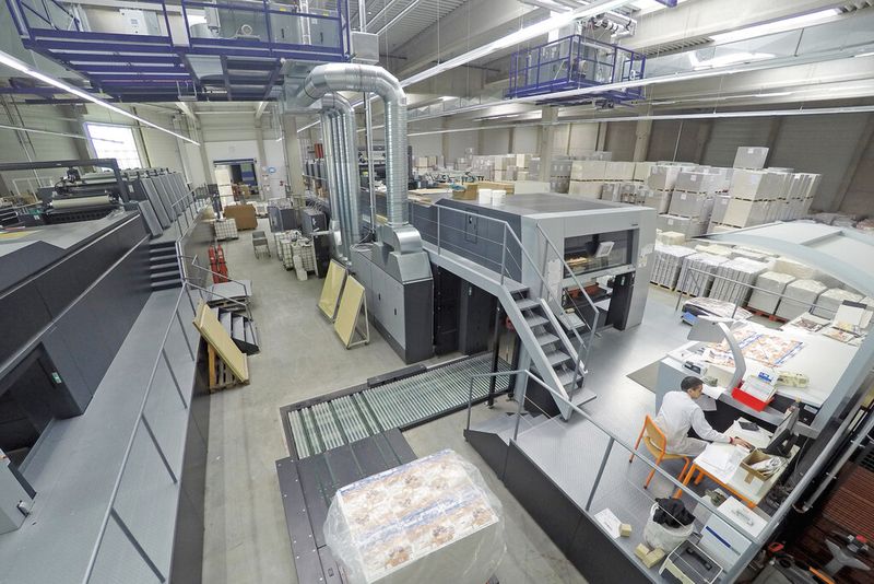 70 bis 100 kW/h spart Hepack ein, indem die Trockner an den Verpackungsdruckmaschinen mit Heißluft aus einem BHKW vorgeheizt werden und die Abwärme besser genutzt wird. (Bild: LK Metallwaren)