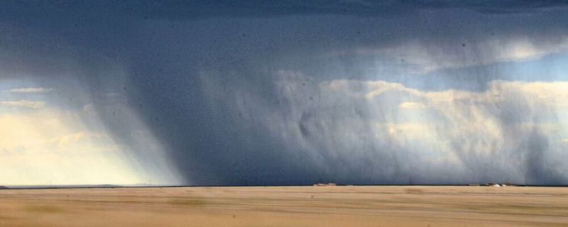 Aus der Luft über den Regen ins Gewässer: Das PFAS-Molekül TFA ist sehr mobil und zugleich extrem persistent (Symbolbild).(Bild:  frei lizenziert (Lucy Chian) / Unsplash)