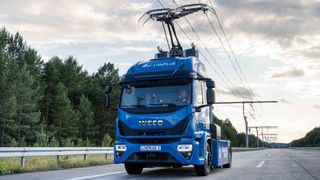 Herkömmlich angetriebene Lkw umrüsten auf Oberleitungsbetrieb: An der RWTH Aachen ist dafür ein modularer Baukasten entstanden. (Bild: RWTH Aachen)