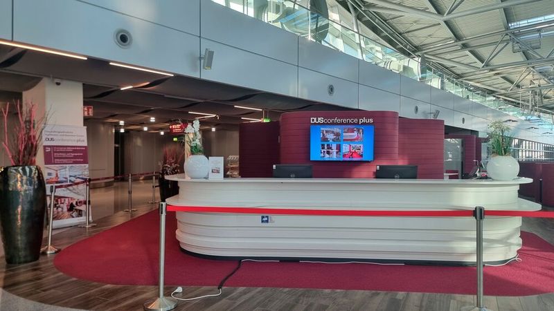 ... und schließlich zum Empfang des Konferenzsaals,  (Bild: © Serina Sonsalla / Vogel IT-Medien)