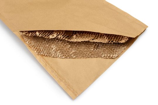 Die Luft zwischen den Schichten des „Climaliner“ (hier im Schnitt dargestellt) trägt dazu bei, damit verpackte Produkte auf einer konstanten Temperatur zu halten.(Bild:  Rajapack)