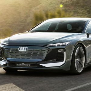 Die Lithium-Batterie der A6-Variante hat eine Kapazität von 100 kWh – was für eine Reichweite von rund 700 Kilometern gut sein soll.(Bild:  Audi)