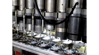 Umformen von Automobilteilen im Folgeverbundwerkzeug. Bild: Kuhn (Archiv: Vogel Business Media)