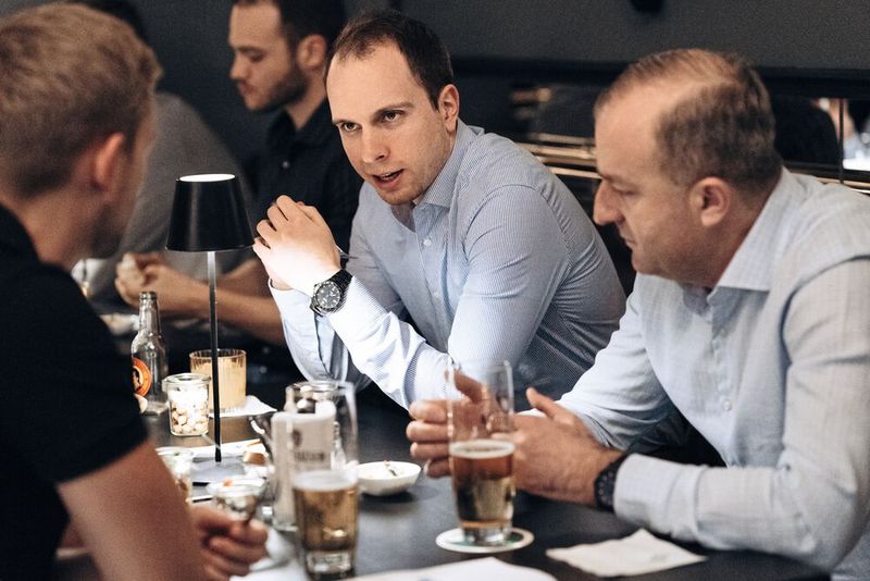 Gemeinsames Kennenlernen am Vorabend der Veranstaltung. (Bild: Oxana Gruber Photography)