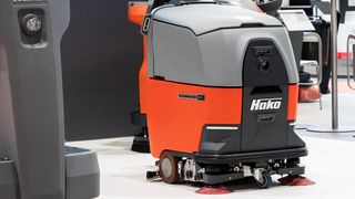 Der Trend zur Automatisierung machtn auch vor Reinigungssystemen nicht Halt. Um dem zu genügen, hat Hako diese Scheuersaugmaschine namens Scrubmaster B75i entwickelt, der sich übrigens zum Highlight am Hako-Stand auf der Logimat entwickelt hat, wie es heißt. (Bild: Hako)