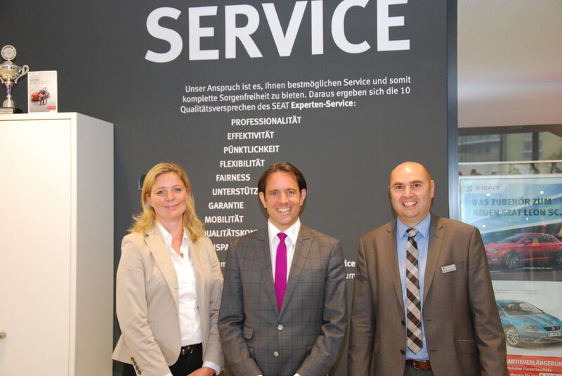 Bestmöglicher Service hat hier drei Gesichter: Bettina Hendess, Erik Händler und Mike Grundmann (Foto: Holz)