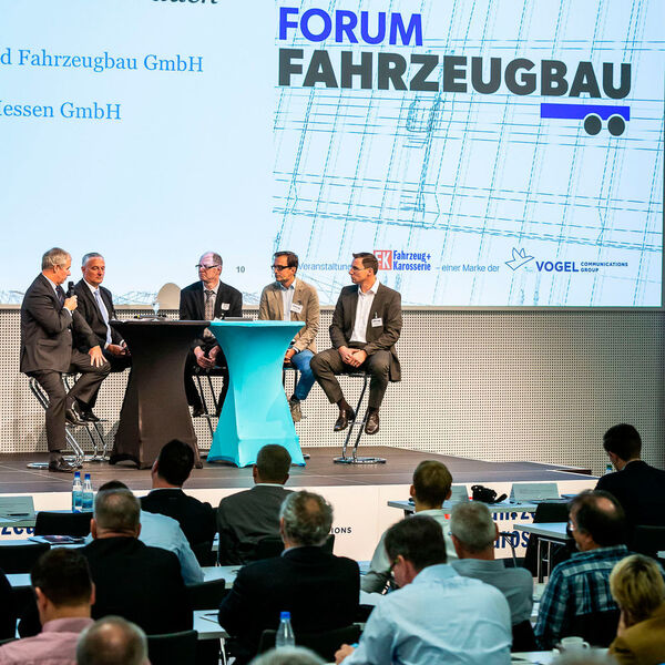 Die Podiumsdiskussion während des Forum Fahrzeugbau in Würzburg behandelte WLTP und RDE.  (Stefan Bausewein)