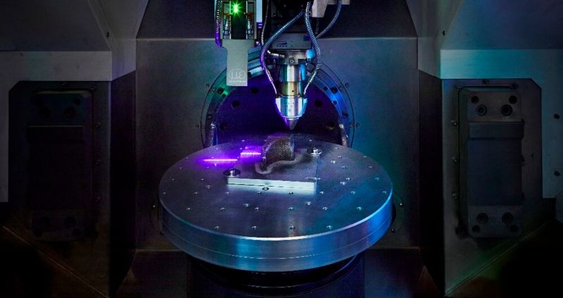Extreme high-speed Laser Material Deposition (EHLA) enables the additive deposition of functional surfaces with high precision and speed. This allows components to be efficiently coated, repaired, or manufactured with close-to-final-contour precision. (Source: Fraunhofer ILT)
