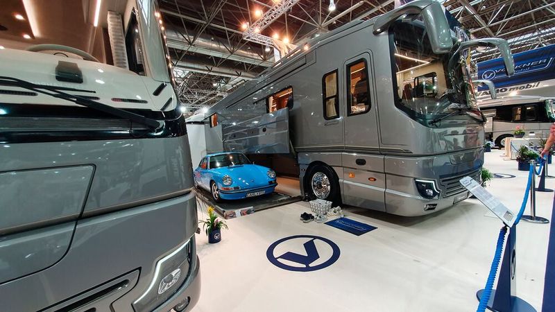 Sorgen um die Mobilität am Urlaubsplatz muss man sich in einem Luxus-Wohnmobil nicht machen. (Bild: Mauritz – VCG)