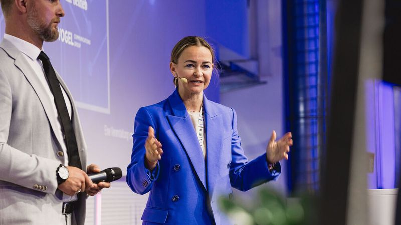 Bei Anna Nagel beispielsweise, geschäftsführender Gesellschafterin von Auto Nagel, sind es mittlerweile 20 Standorte in vier Regionen. Und die 31 Marken von MG bis Lamborghini, darunter auch Lkw- und Motorradfabrikate, bringen alle ihre eigenen Standards und Vorgaben mit – eine Herkules-Aufgabe.  (Stefan Bausewein)